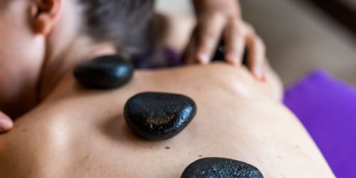 2de33ec2f3074a640aa5d0915b50fd0c-stone-massage